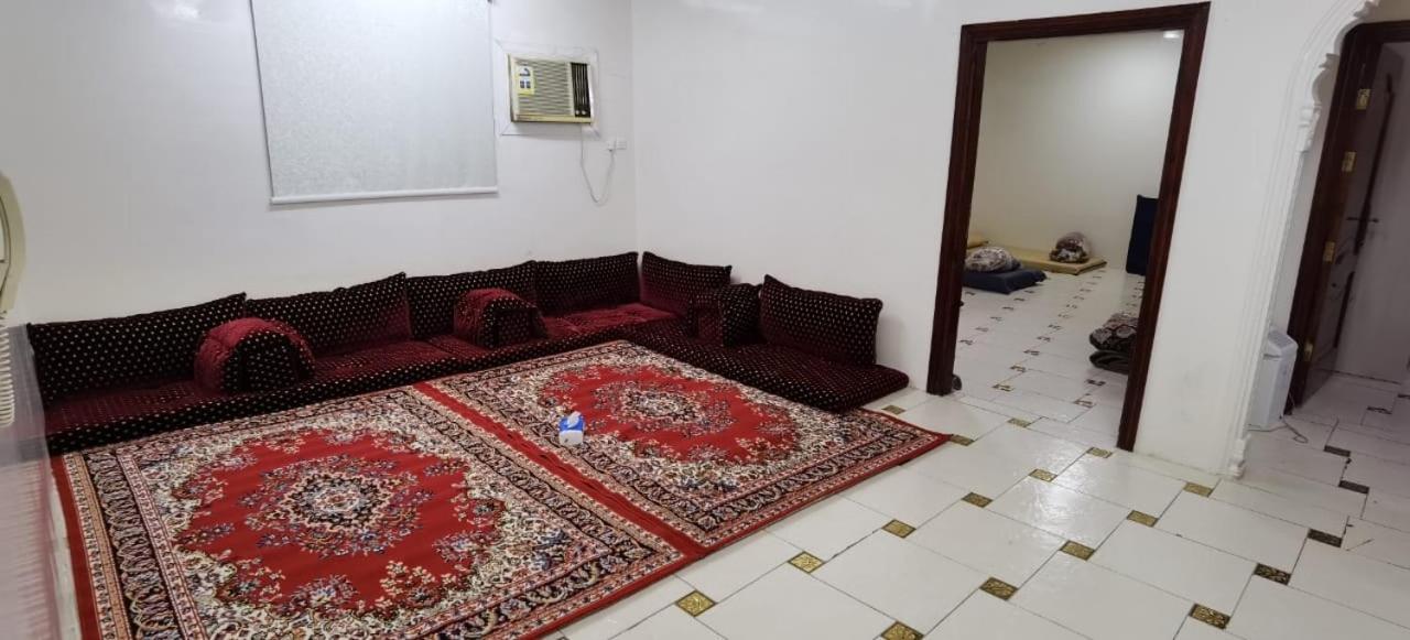شقة عائلية -ليست فندقية- 8 دقائق بالسيارة للحرم أو قباء - Medina Esterno foto